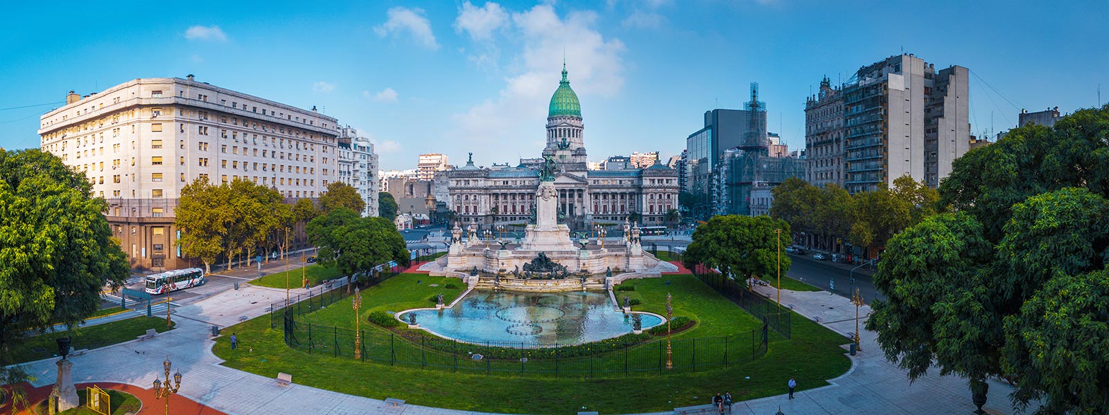 Buenos-Aires---Panorama-of-the-square-near-Congreso_0