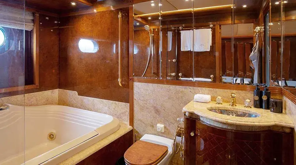 Aqua Mare Cabin 102 Bathroom