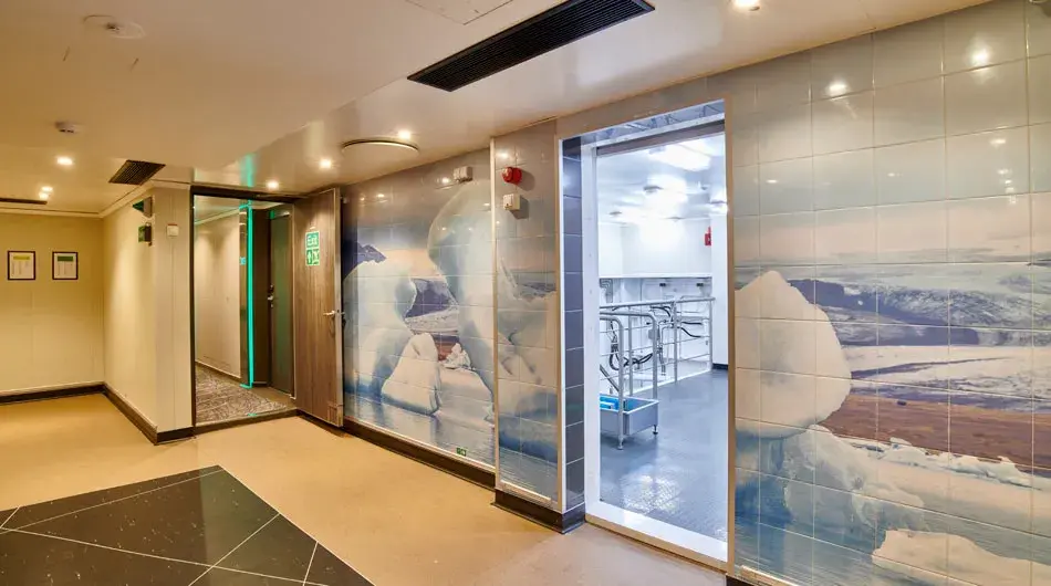 hondius zodiac boarding area