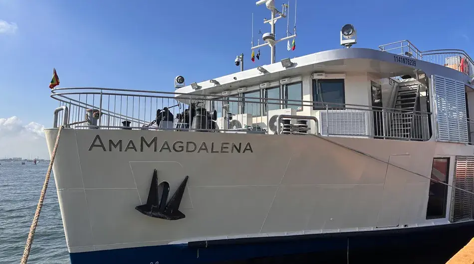 AmaMagdalena Ship Forward