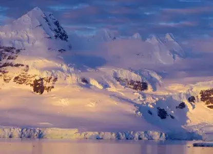 Snow-covered mountains in the background at sunrise in Antarctica) 